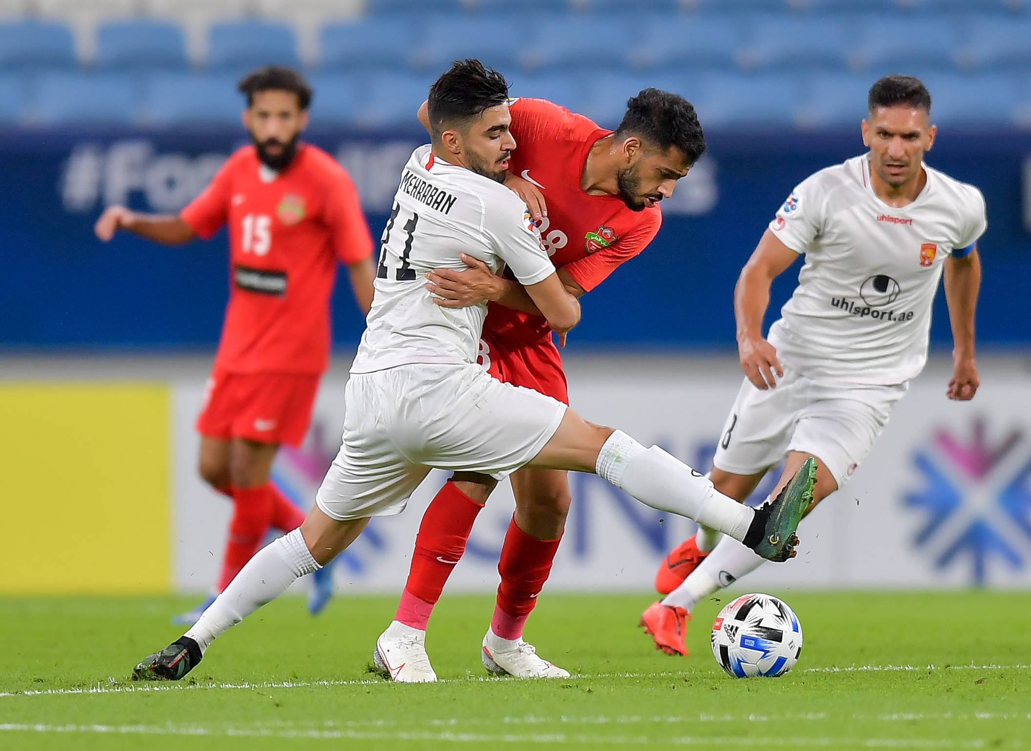 迪拜阿赫利晋级，球员表现出色