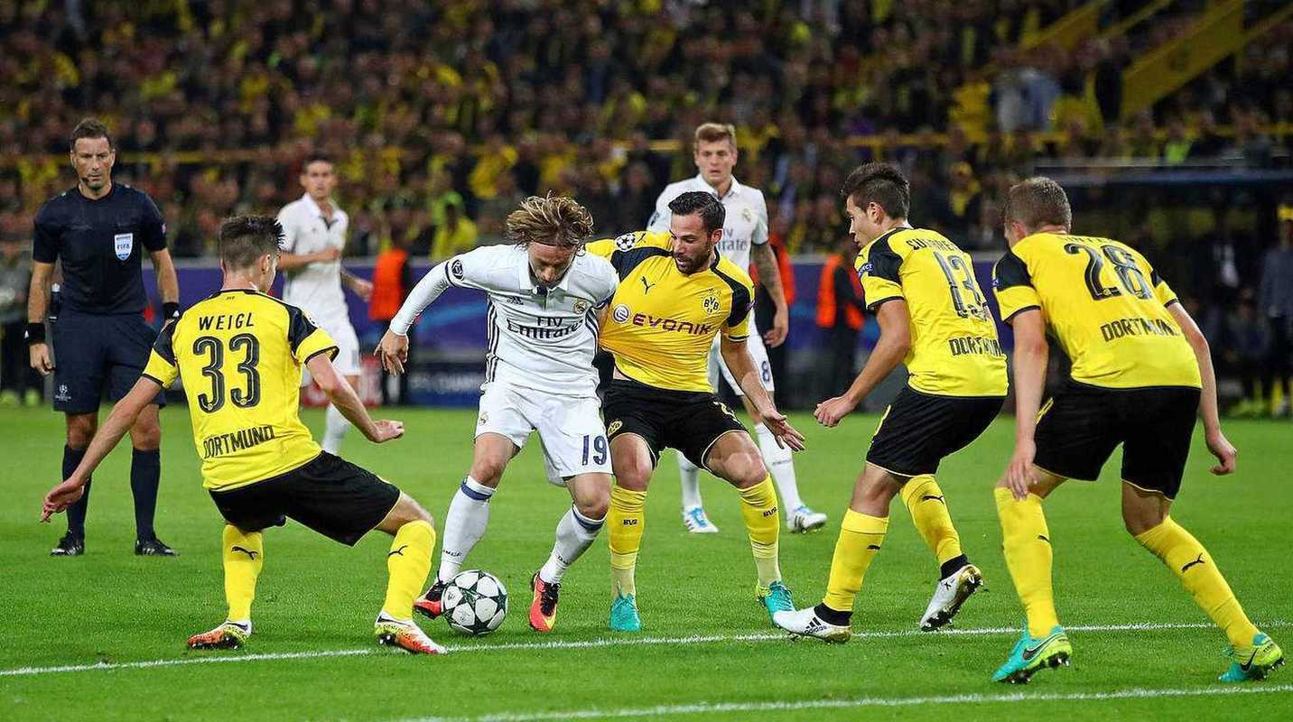 关于多特蒙德客场失利，欧冠席位岌岌可危的信息