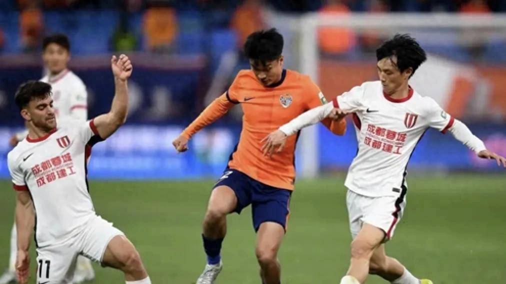 包含青岛客场击败福建，稳住中游积分位置的词条