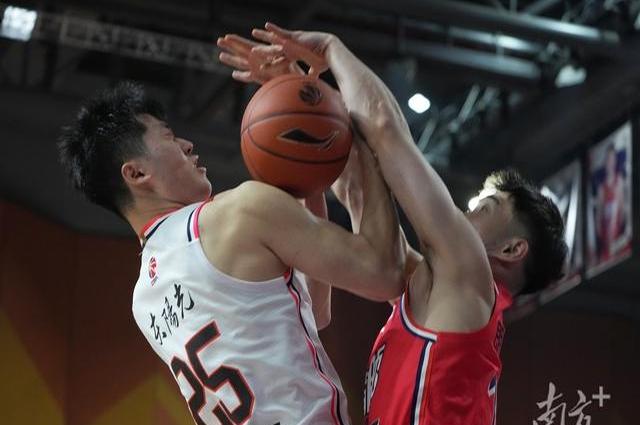 辽宁男篮客场负于福建，颓势难挽的简单介绍
